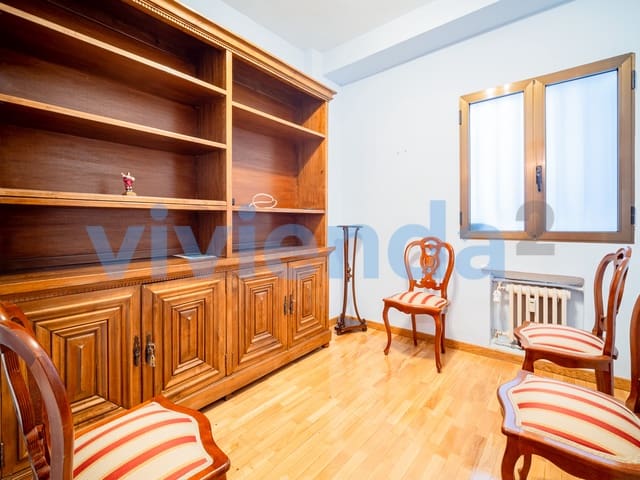 3 sovrum Lägenhet att hyra i Pacífico, Madrid stad - 1 650 € (Ref: 10080577)