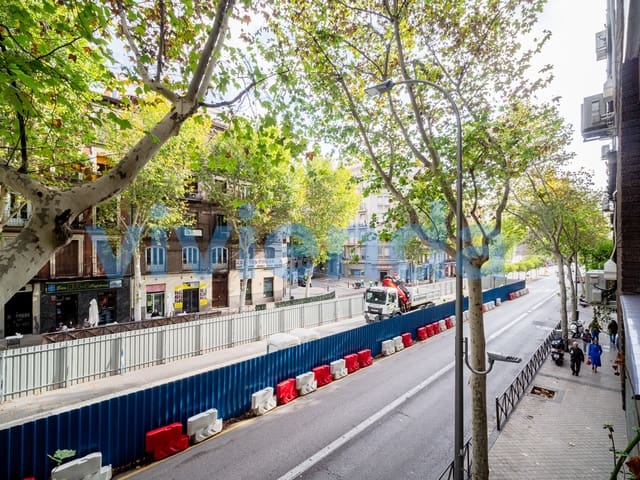3 sovrum Lägenhet att hyra i Pacífico, Madrid stad - 1 650 € (Ref: 10080577)