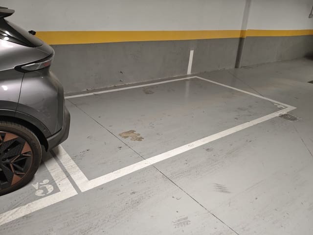 Garage à louer à Guindalera, Madrid ville - 150 € (Ref: 10097581)