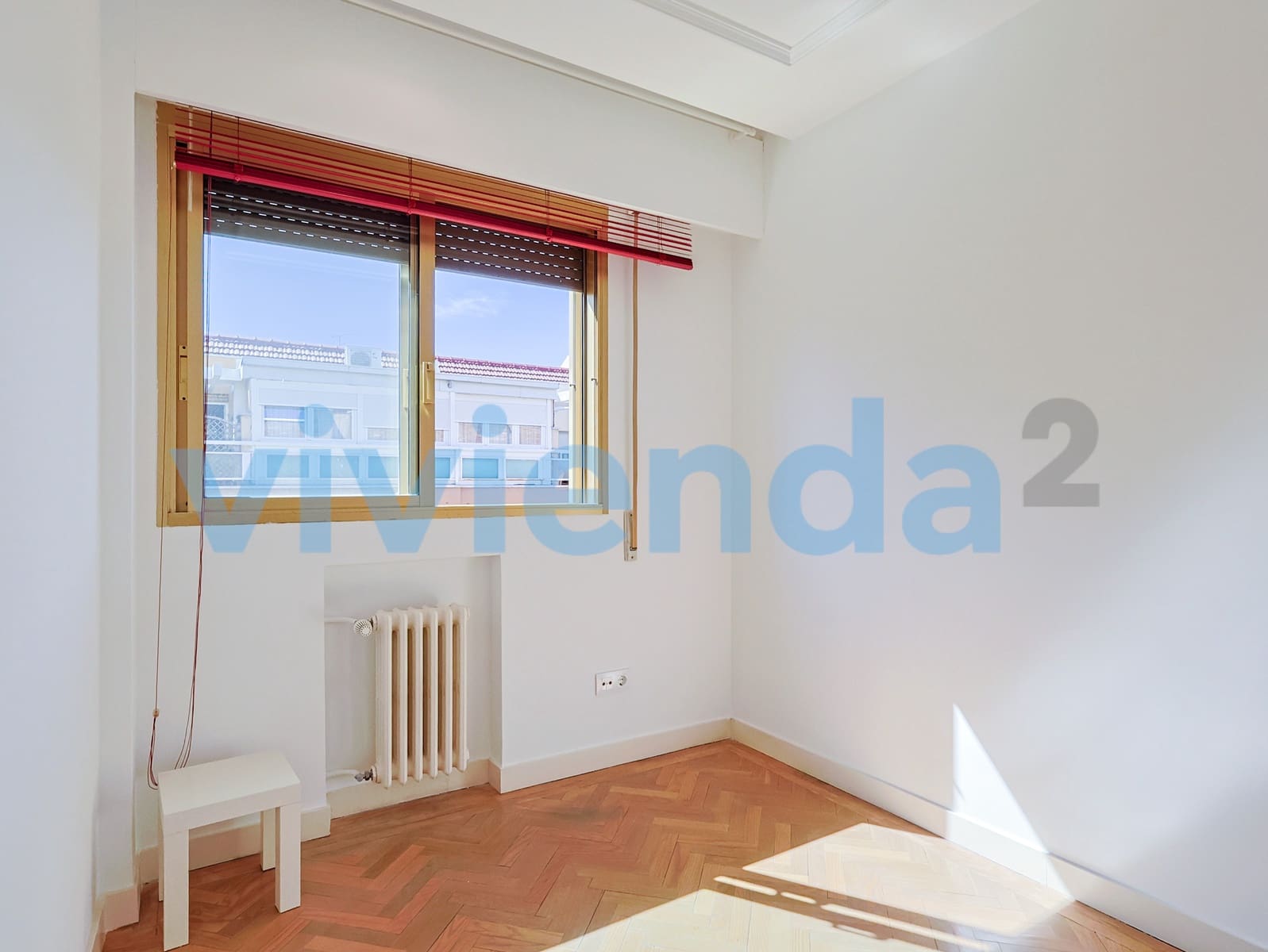 2 slaapkamer Flat te huur in Madrid stad met garage - € 1.900 (Ref: 10099776)