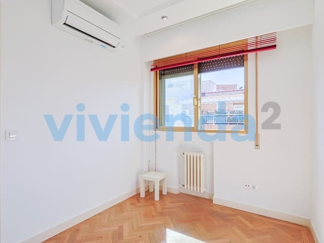 2 slaapkamer Flat te huur in Rios Rosas, Madrid stad met garage - € 1.900 (Ref: 10099776)