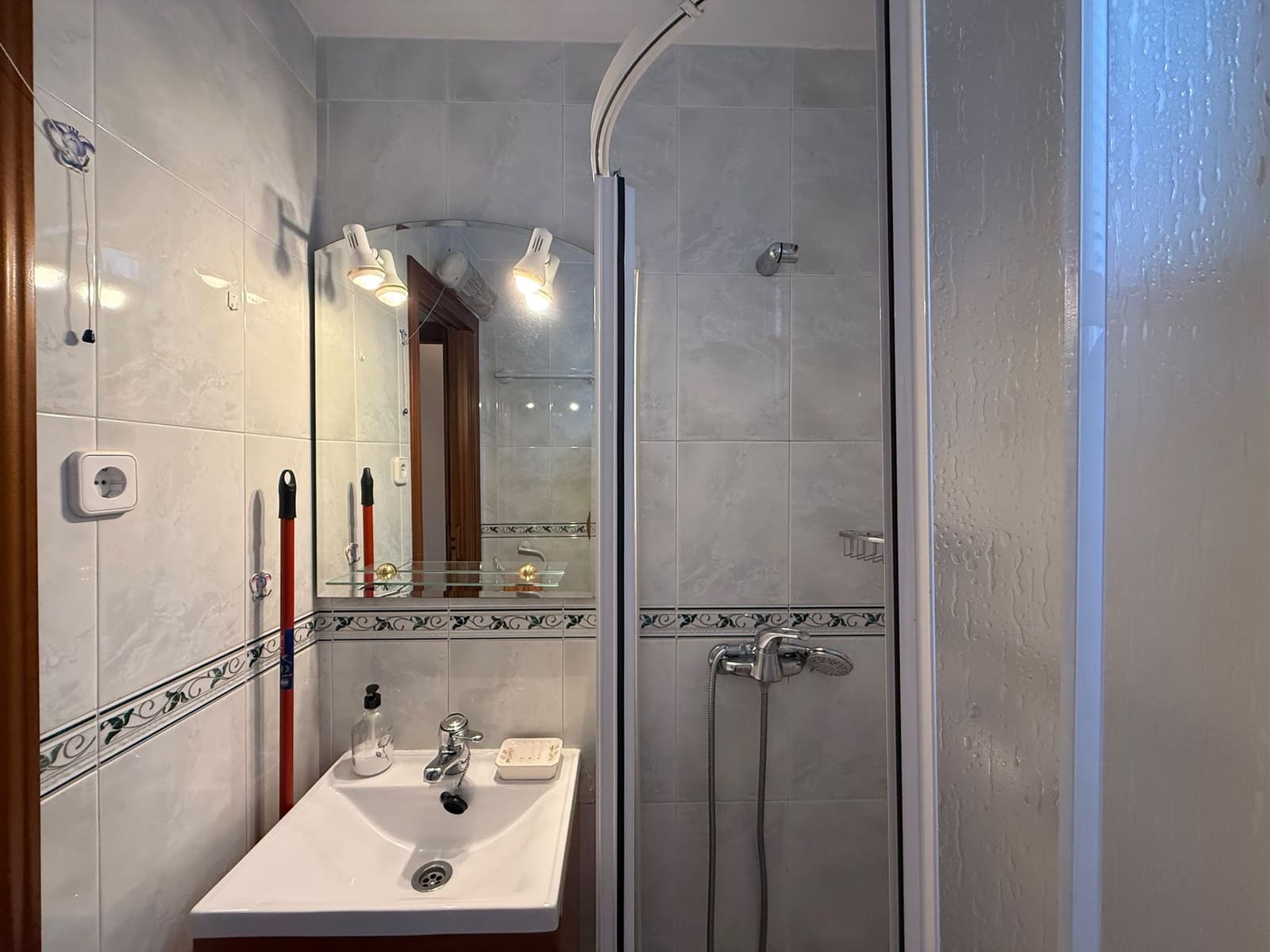 Piso de 2 habitaciones en Madrid ciudad en alquiler - 1.050 € (Ref: 10101903)
