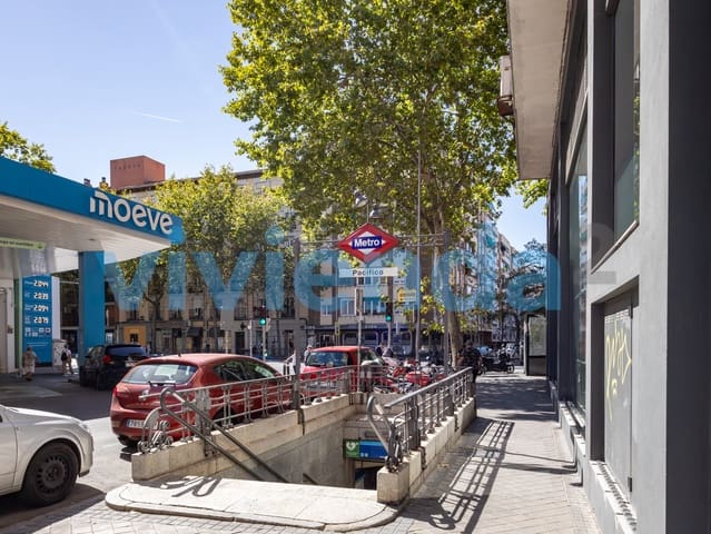 2 sovrum Lägenhet till salu i Pacífico, Madrid stad med pool - 262 900 € (Ref: 10131342)