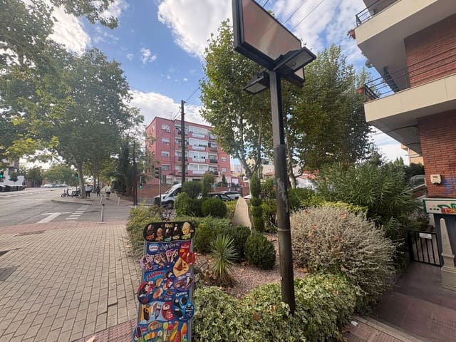 Företag att hyra i Canillas, Madrid stad - 2 500 € (Ref: 10141829)