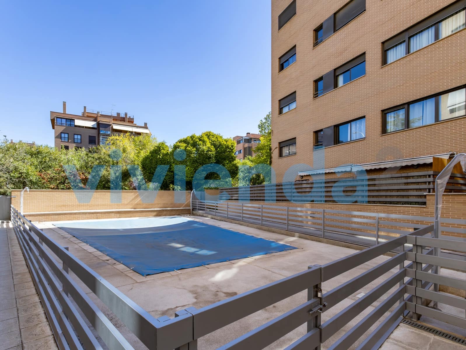 2 soverom Leilighet til leie i Madrid by med svømmebasseng garasje - € 1 650 (Ref: 10173209)