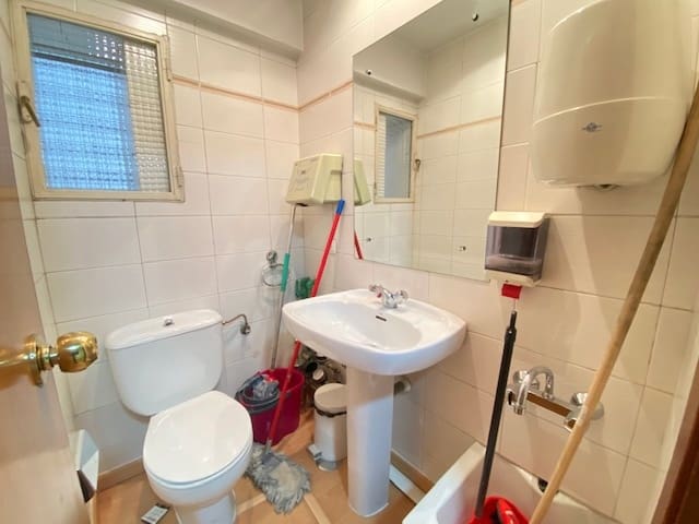 1 bedroom Office for rent in Rios Rosas, Madrid city - € 1,200 (Ref: 10176915)