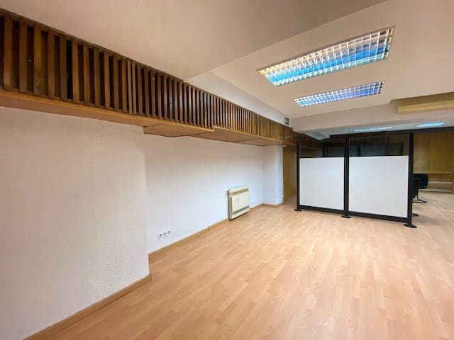1 bedroom Office for rent in Rios Rosas, Madrid city - € 1,200 (Ref: 10176915)