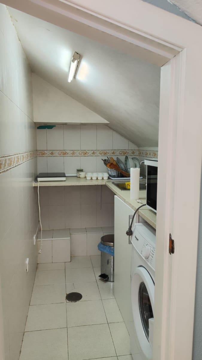 1 quarto Apartamento para arrendar em Madrid cidade - 800 € (Ref: 8274095)