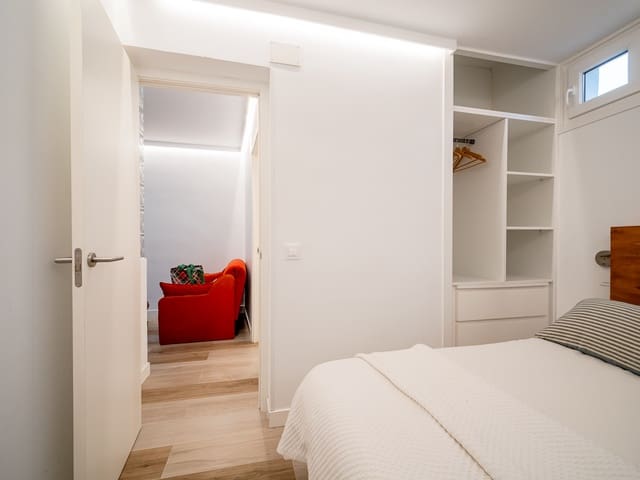 Appartement de 2 chambres à louer à Embajadores, Madrid ville - 1 500 € (Ref: 8735255)