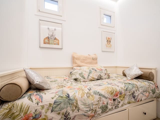 Appartement de 2 chambres à louer à Embajadores, Madrid ville - 1 500 € (Ref: 8735255)