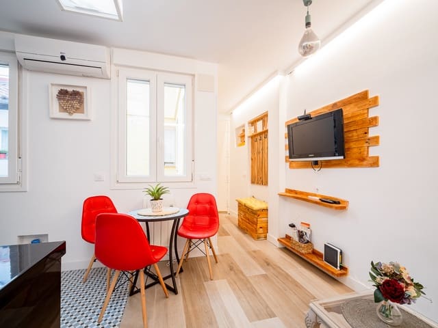 2 soveværelse Lejlighed til leje i Embajadores, Madrid by - € 1.500 (Ref: 8735255)