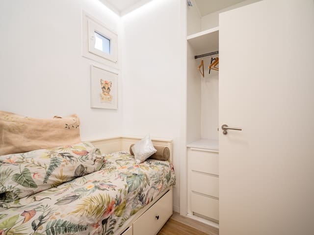 Appartement de 2 chambres à louer à Embajadores, Madrid ville - 1 500 € (Ref: 8735255)