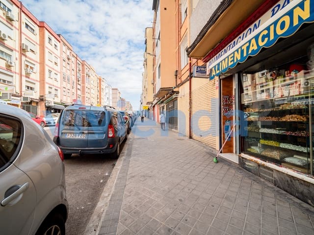 Business for sale in Ventas, Madrid city - € 164,000 (Ref: 8874158)