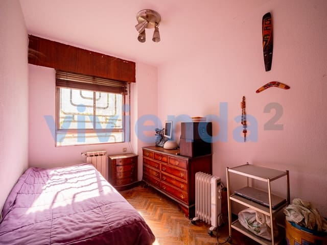 3 bedroom Flat for sale in Media Legua, Madrid city - € 406,000 (Ref: 8926252)