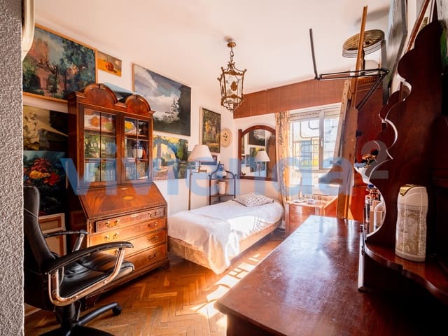 3 bedroom Flat for sale in Media Legua, Madrid city - € 406,000 (Ref: 8926252)