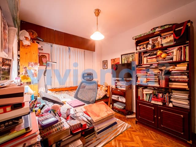 3 bedroom Flat for sale in Media Legua, Madrid city - € 406,000 (Ref: 8926252)
