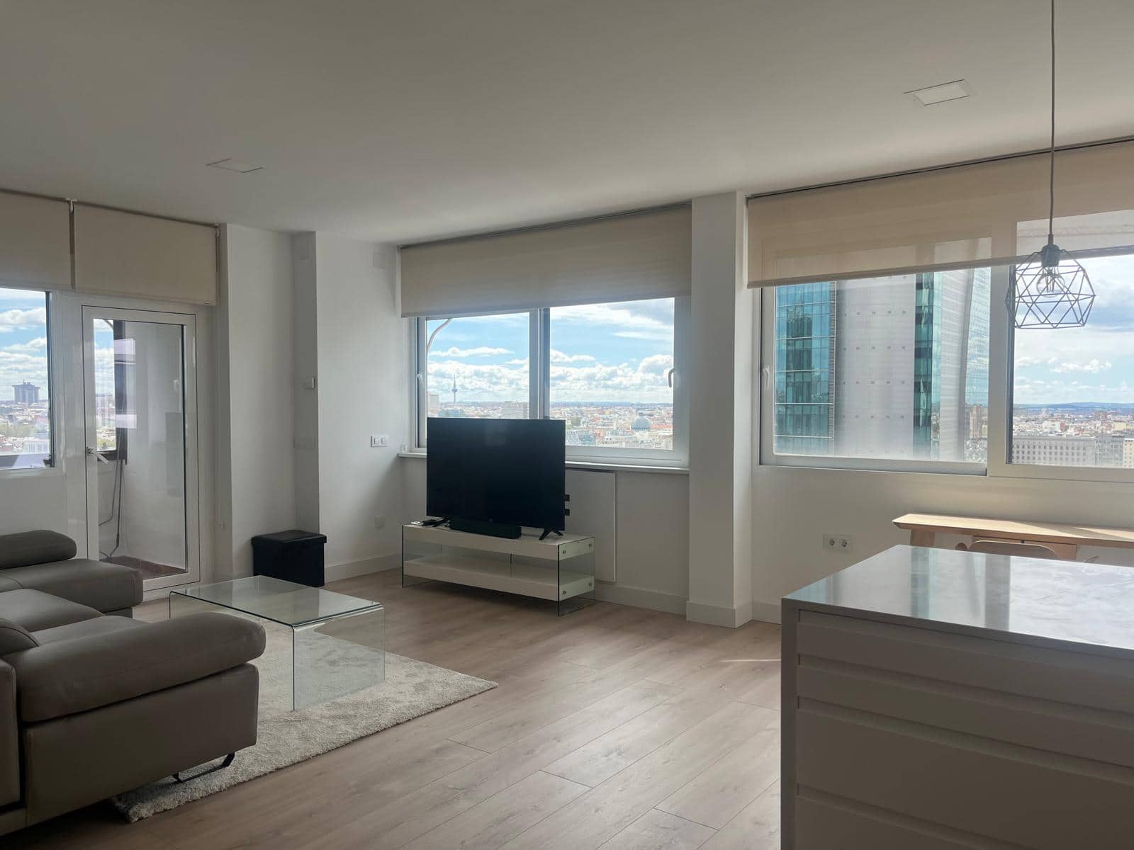 2 soveværelse Lejlighed til leje i Madrid by med swimmingpool - € 3.000 (Ref: 8937060)