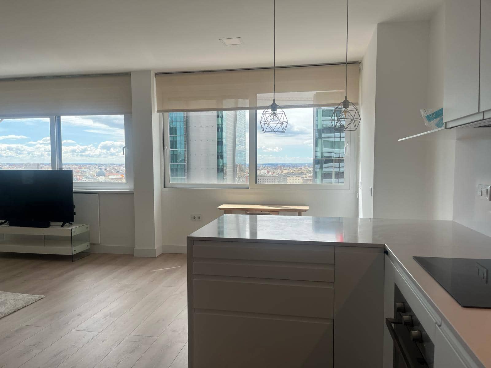 2 soveværelse Lejlighed til leje i Madrid by med swimmingpool - € 3.000 (Ref: 8937060)