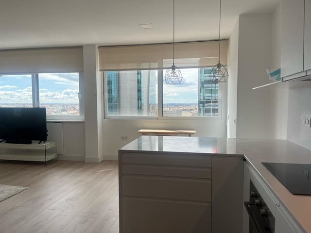 2 soveværelse Lejlighed til leje i Cuatro Caminos, Madrid by med swimmingpool - € 3.000 (Ref: 8937060)