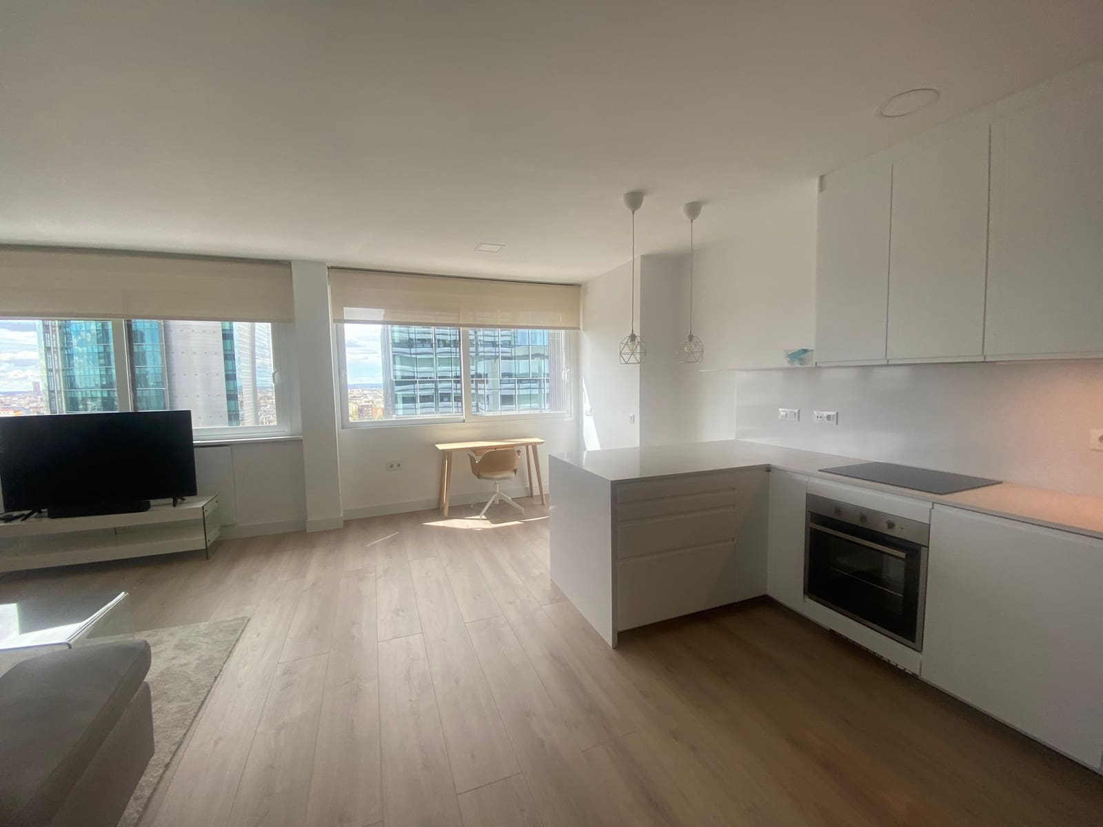 2 soveværelse Lejlighed til leje i Madrid by med swimmingpool - € 3.000 (Ref: 8937060)