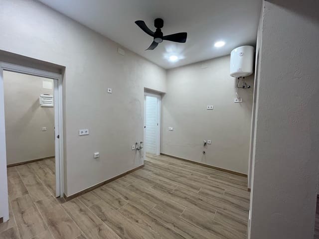Entreprise de 1 chambre à louer à Universidad, Madrid ville - 2 000 € (Ref: 8941179)