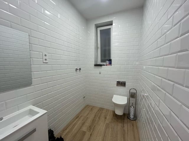 Entreprise de 1 chambre à louer à Universidad, Madrid ville - 2 000 € (Ref: 8941179)