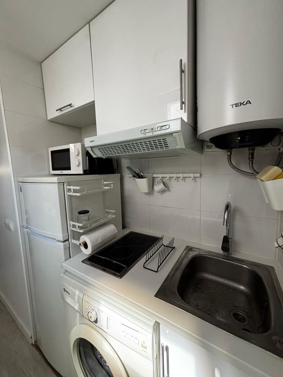 Studio te huur in Madrid stad - € 1.300 (Ref: 8988120)