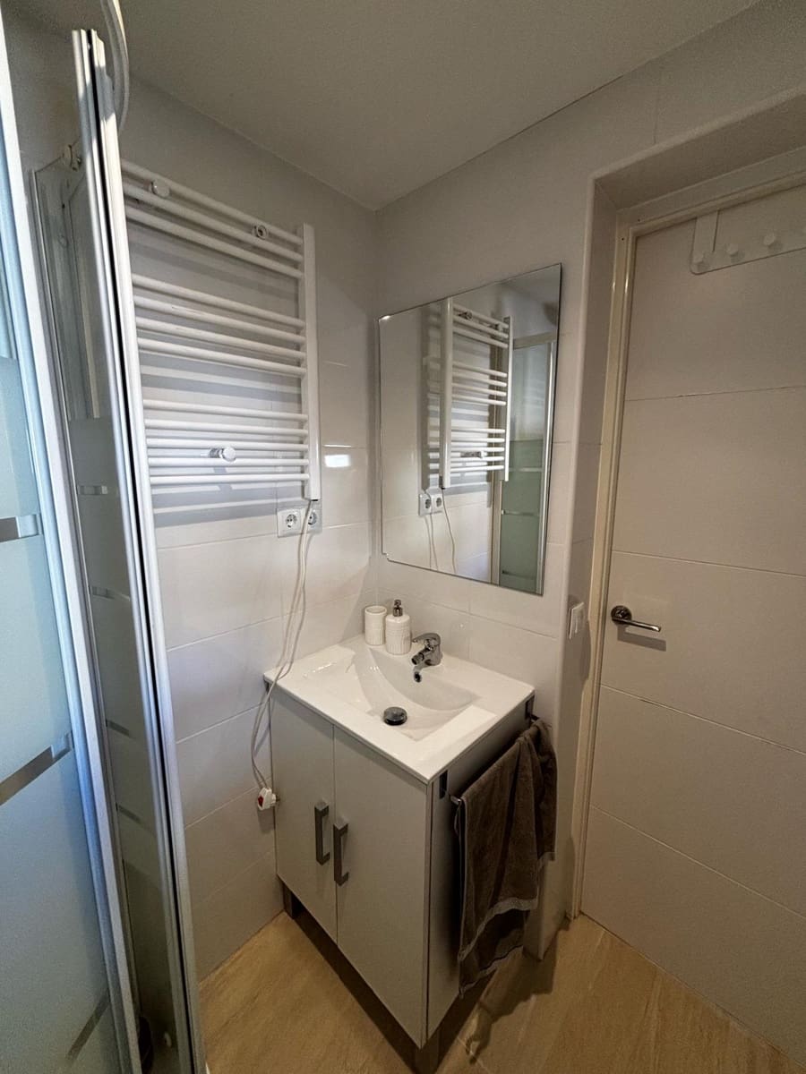 Studio te huur in Madrid stad - € 1.300 (Ref: 8988120)