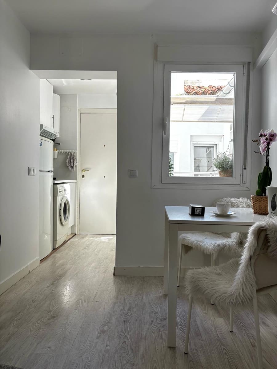 Studio te huur in Madrid stad - € 1.300 (Ref: 8988120)