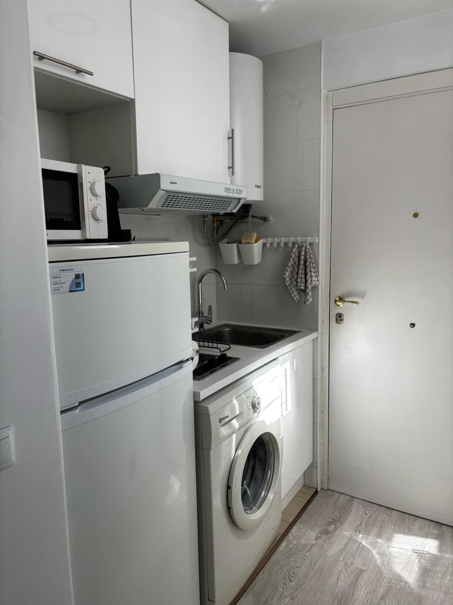 Studio te huur in Madrid stad - € 1.300 (Ref: 8988120)