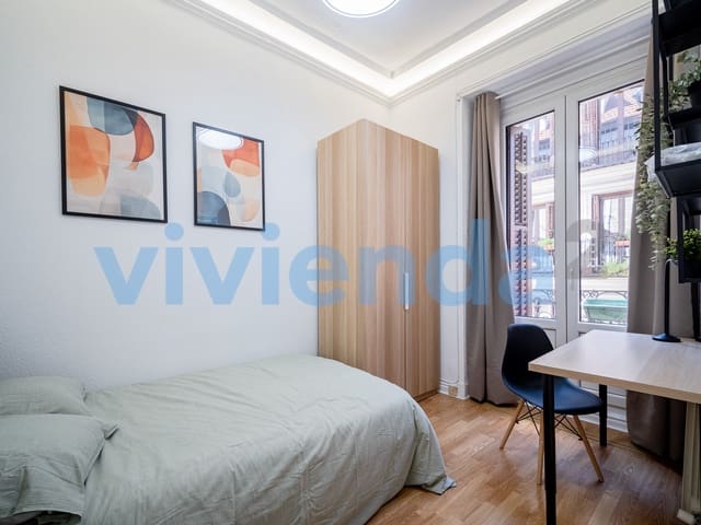 5 soveværelse Lejlighed til leje i Universidad, Madrid by - € 3.000 (Ref: 9032233)