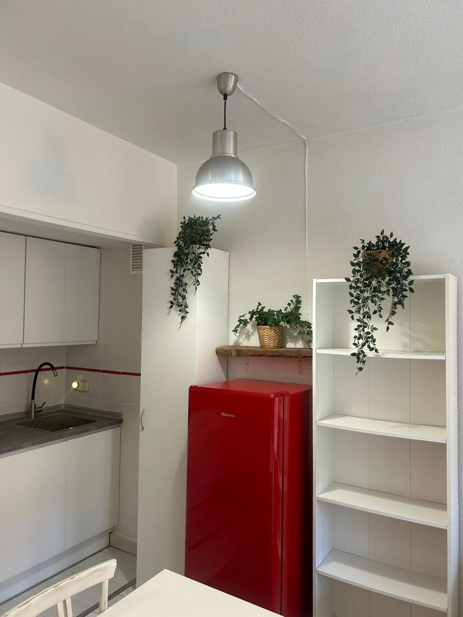 1 sypialnia Mieszkanie do wynajęcia w Miasto Madryt z garażem - 1 250 € (Ref: 9089633)