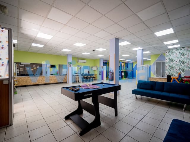 Empresa para venda em Opañel, Madrid cidade - 289 000 € (Ref: 9096014)