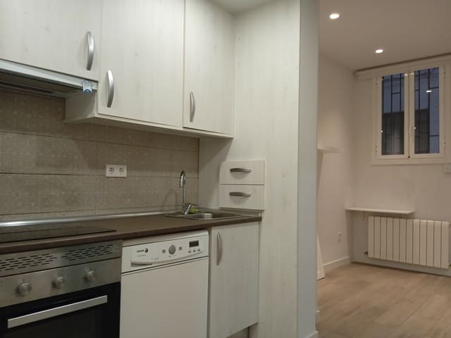2 soveværelse Lejlighed til leje i Rios Rosas, Madrid by - € 1.300 (Ref: 9104419)