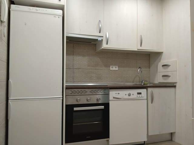 2 soveværelse Lejlighed til leje i Rios Rosas, Madrid by - € 1.300 (Ref: 9104419)