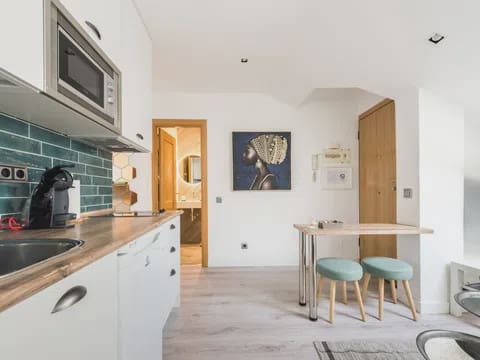 2 slaapkamer Flat te huur in Madrid stad - € 1.350 (Ref: 9110126)