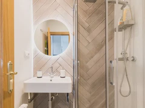 2 slaapkamer Flat te huur in Embajadores, Madrid stad - € 1.350 (Ref: 9110126)