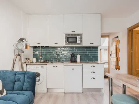 2 slaapkamer Flat te huur in Embajadores, Madrid stad - € 1.350 (Ref: 9110126)