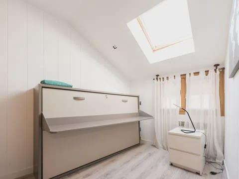 2 slaapkamer Flat te huur in Embajadores, Madrid stad - € 1.350 (Ref: 9110126)