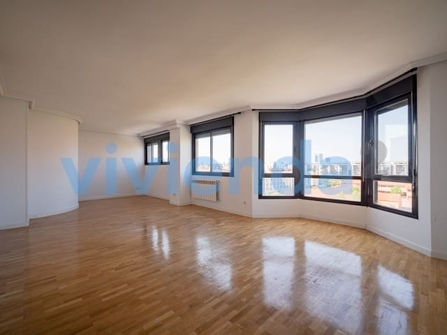 4 soveværelse Penthouse til salg i El Goloso, Madrid by med swimmingpool - € 1.250.000 (Ref: 9115945)