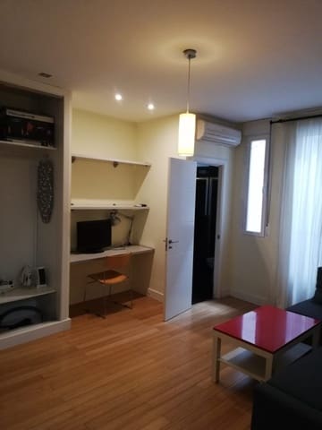 Studio te huur in Universidad, Madrid stad - € 925 (Ref: 9115947)