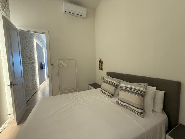 1 soveværelse Lejlighed til leje i Embajadores, Madrid by - € 1.350 (Ref: 9153798)