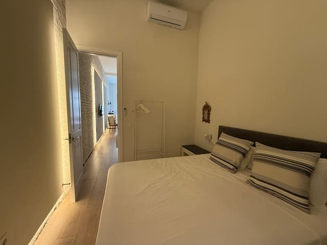 1 soveværelse Lejlighed til leje i Embajadores, Madrid by - € 1.350 (Ref: 9153798)