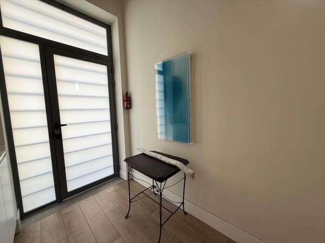 1 soveværelse Lejlighed til leje i Embajadores, Madrid by - € 950 (Ref: 9153799)