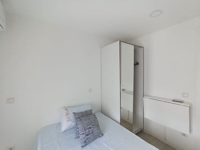 Piso de 1 habitación en Quintana, Madrid ciudad en alquiler - 800 € (Ref: 9159320)