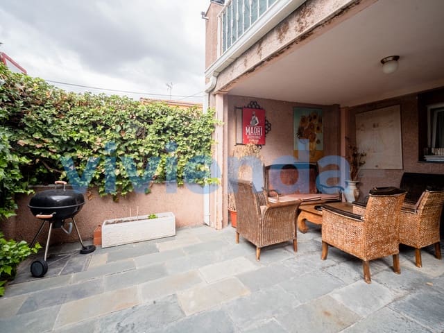8 bedroom Townhouse for sale in Canillas, Madrid city with garage - € 899,000 (Ref: 9291230)