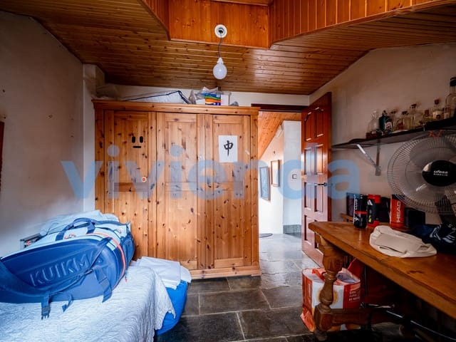 8 bedroom Townhouse for sale in Canillas, Madrid city with garage - € 899,000 (Ref: 9291230)