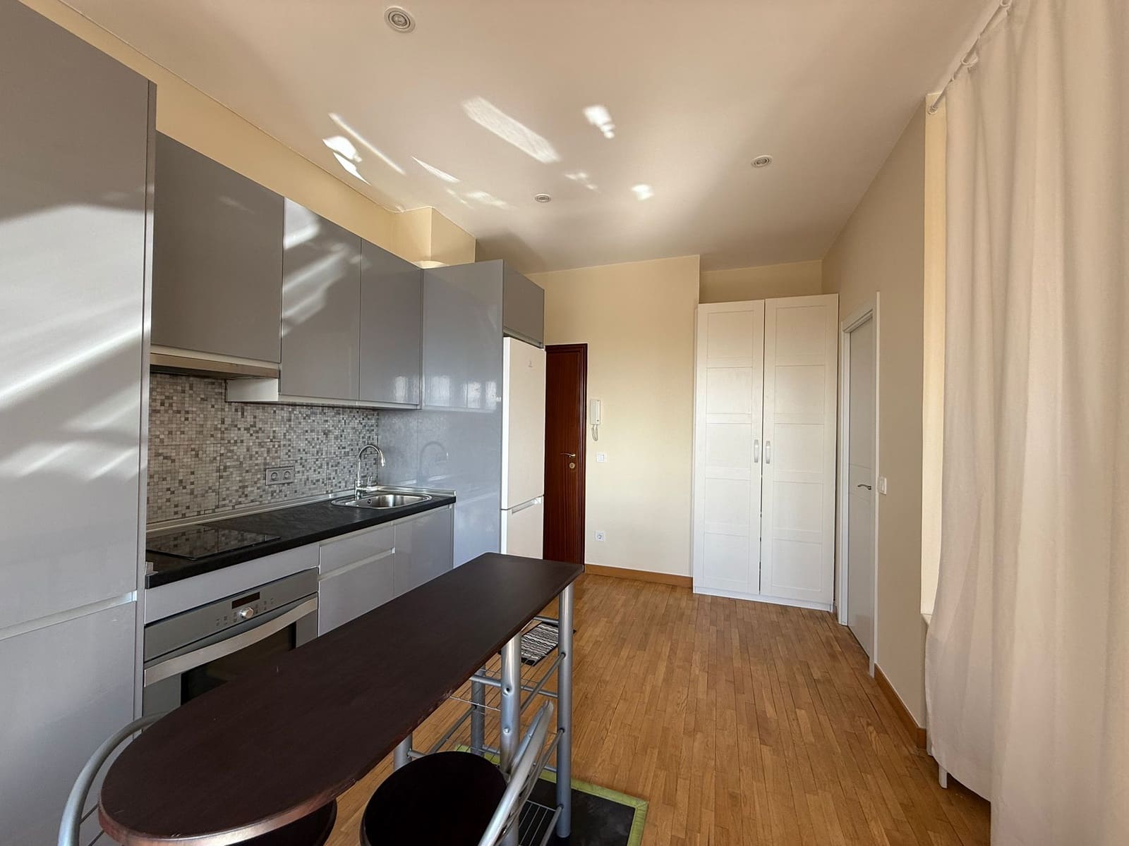 Studio for rent in Madrid city - € 1,100 (Ref: 9303265)