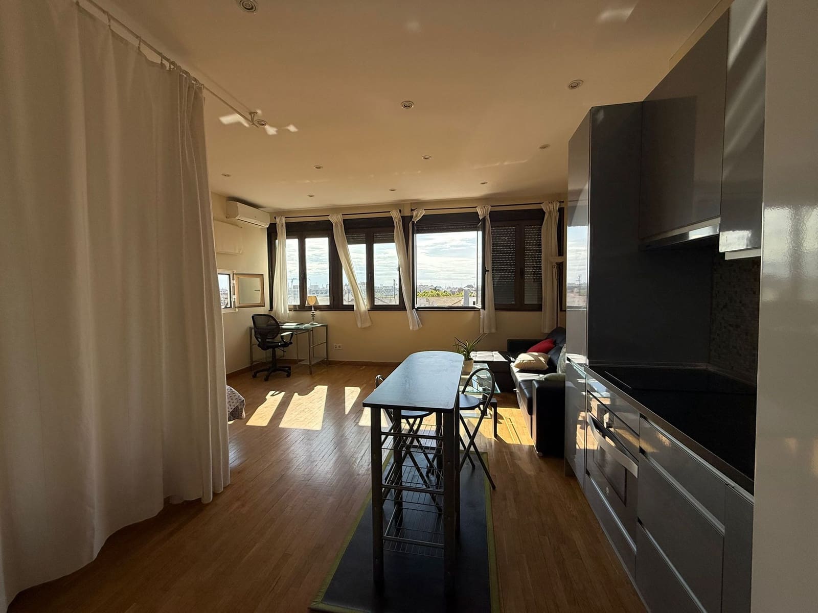 Studio for rent in Madrid city - € 1,100 (Ref: 9303265)