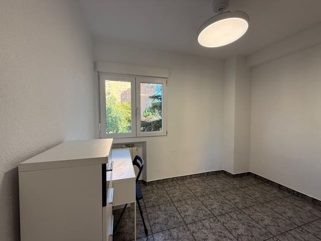 4 soverom Leilighet til leie i Madrid by - € 2 250 (Ref: 9310675)